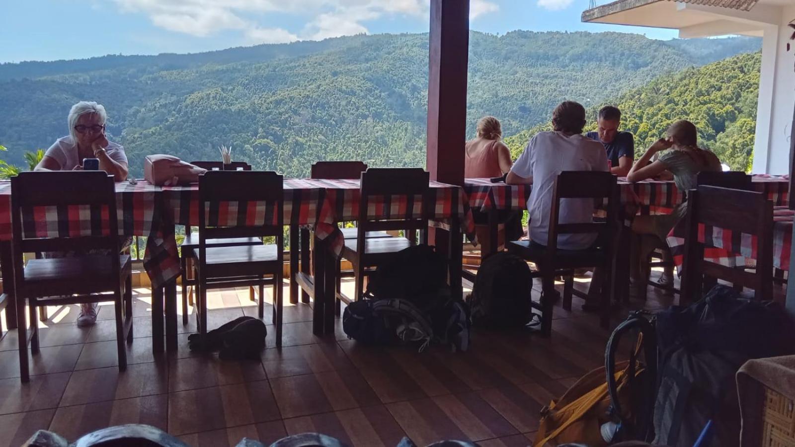Aris Homestay And Warung Made 문덕 외부 사진