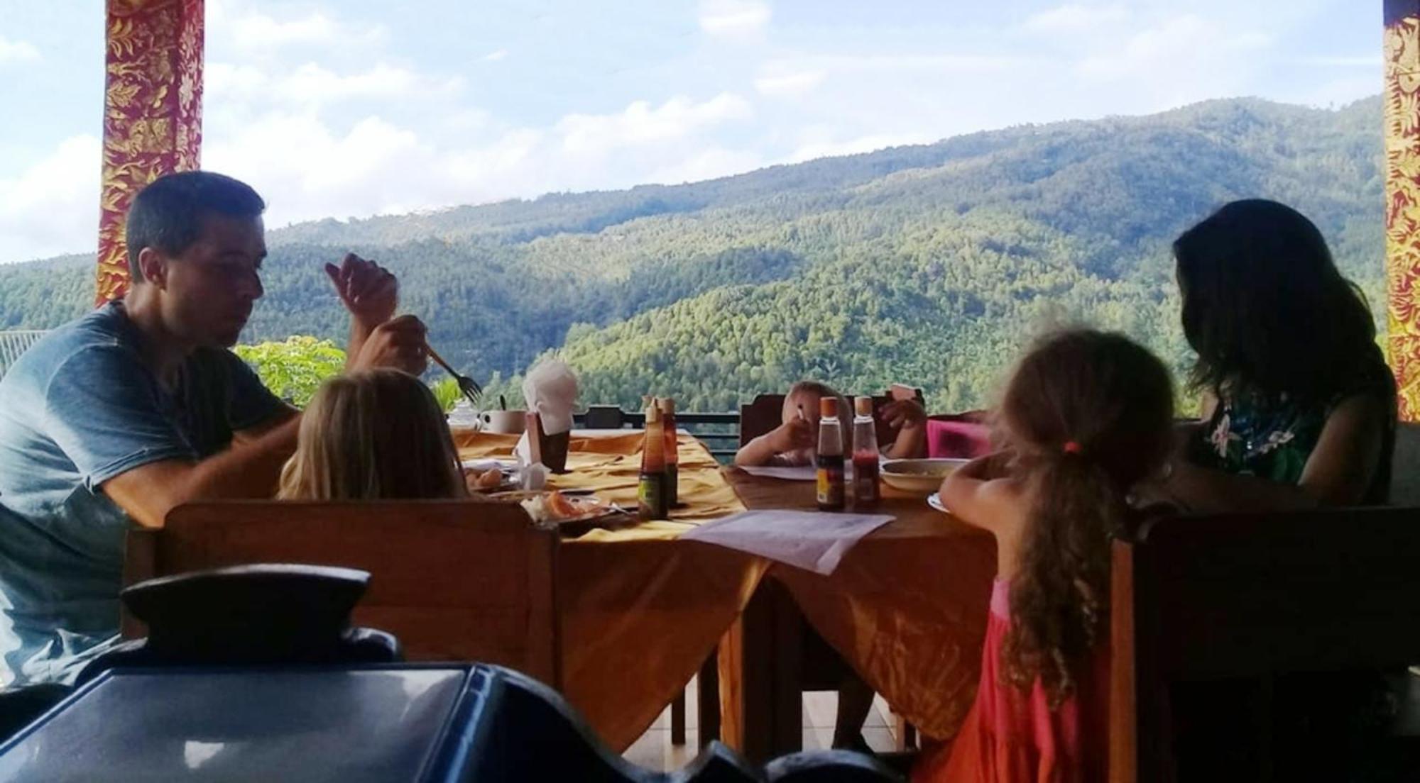 Aris Homestay And Warung Made 문덕 외부 사진