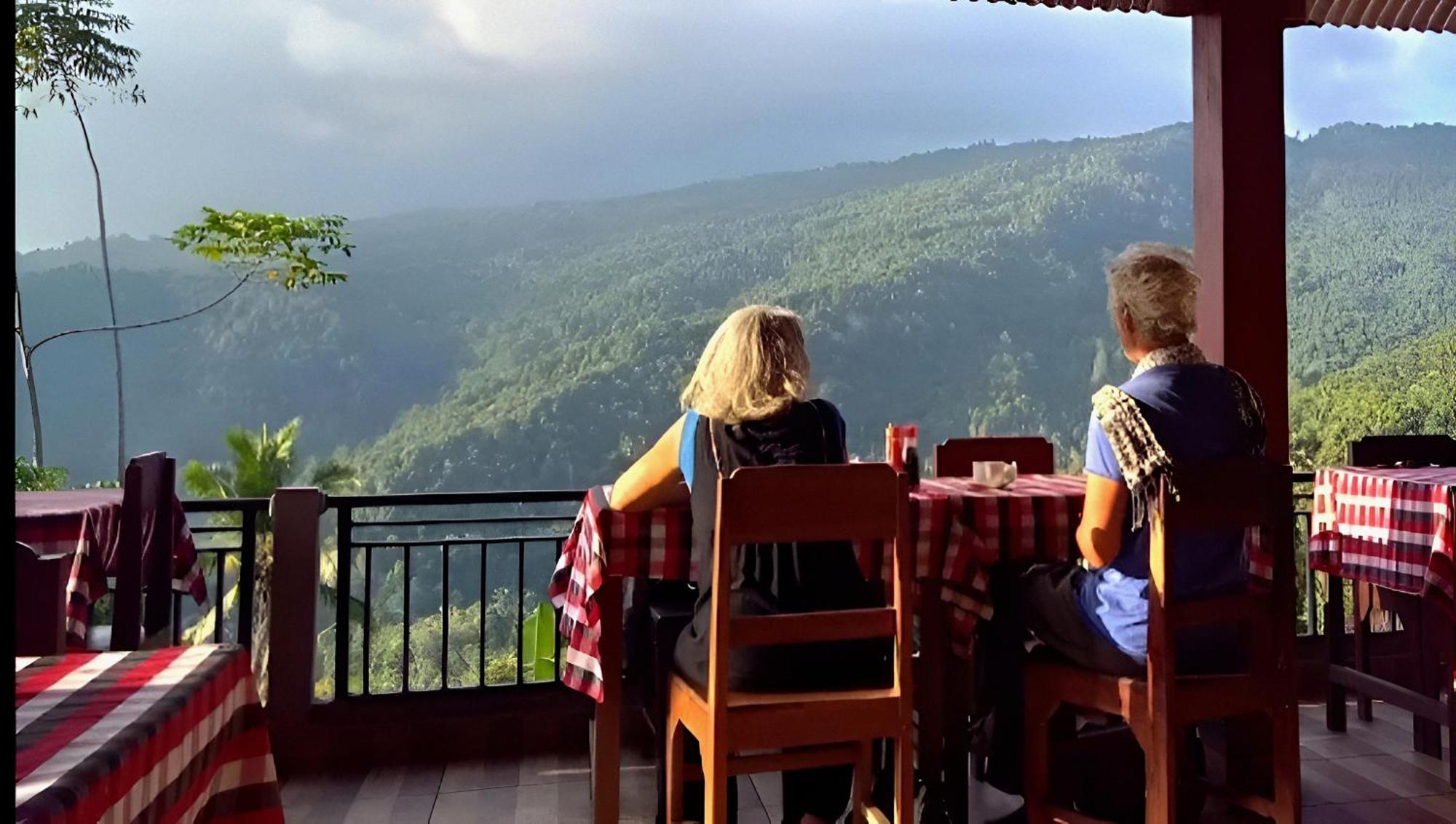 Aris Homestay And Warung Made 문덕 외부 사진