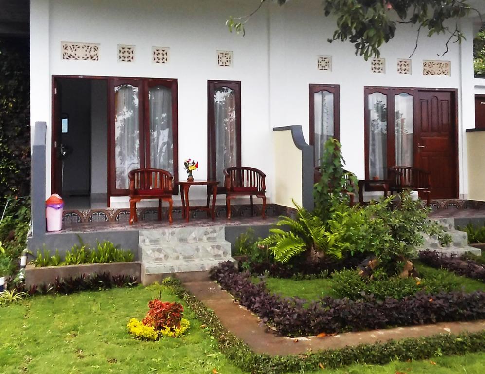 Aris Homestay And Warung Made 문덕 외부 사진