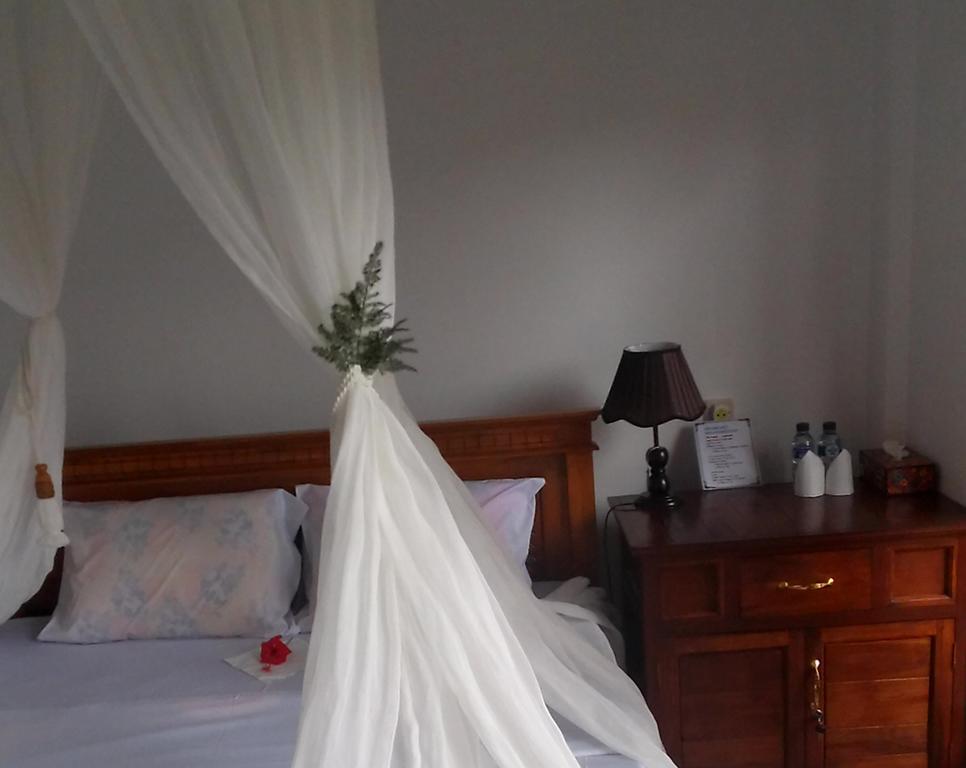 Aris Homestay And Warung Made 문덕 외부 사진