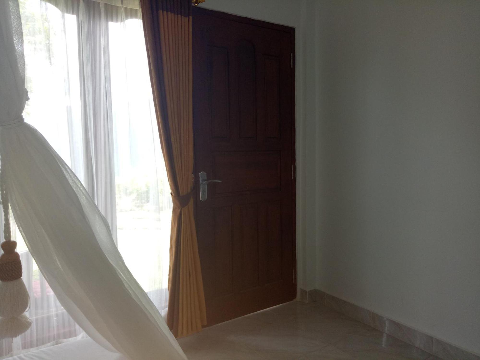 Aris Homestay And Warung Made 문덕 외부 사진
